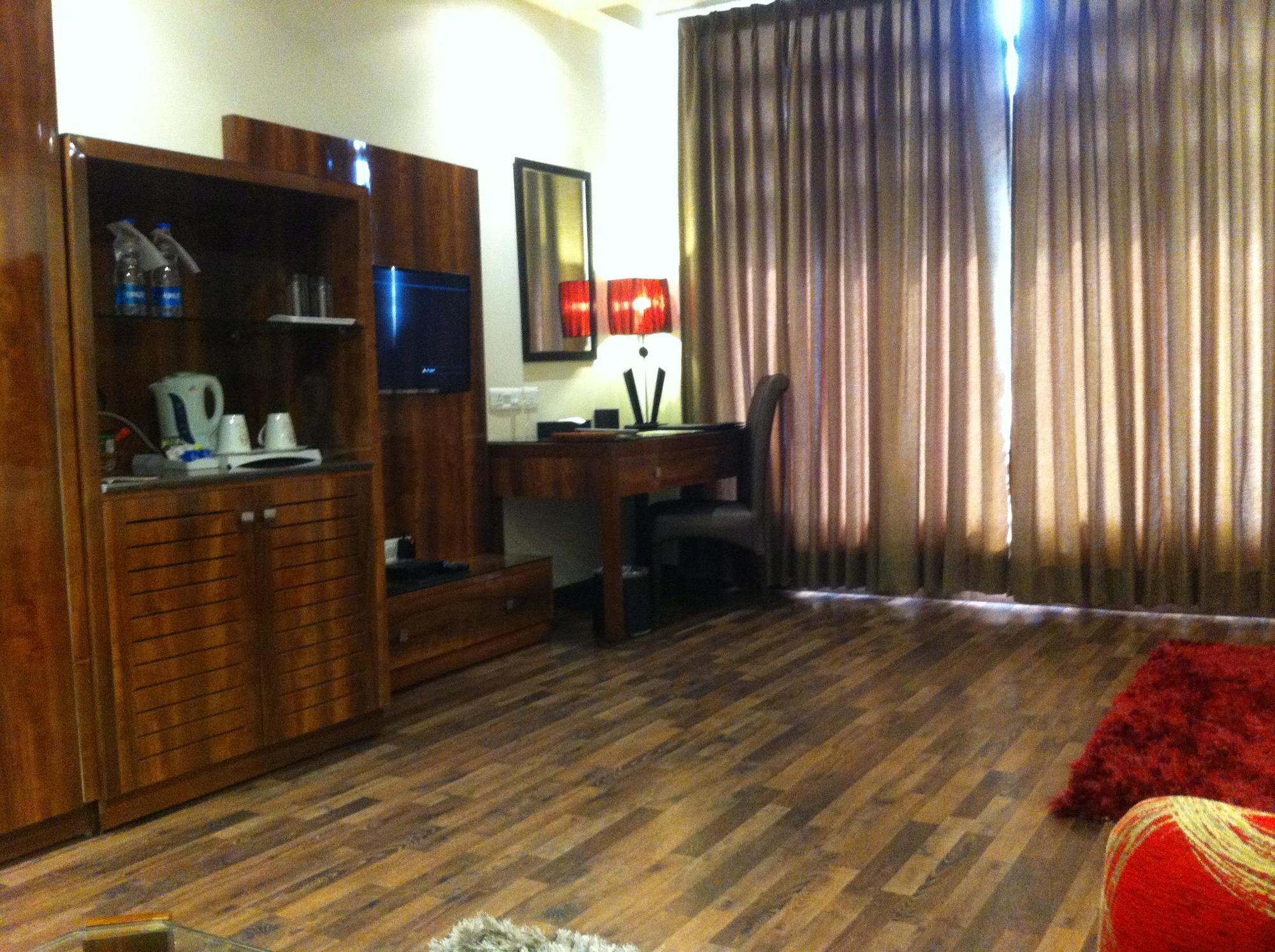 One Earth Avaas Hotell Amritsar Eksteriør bilde